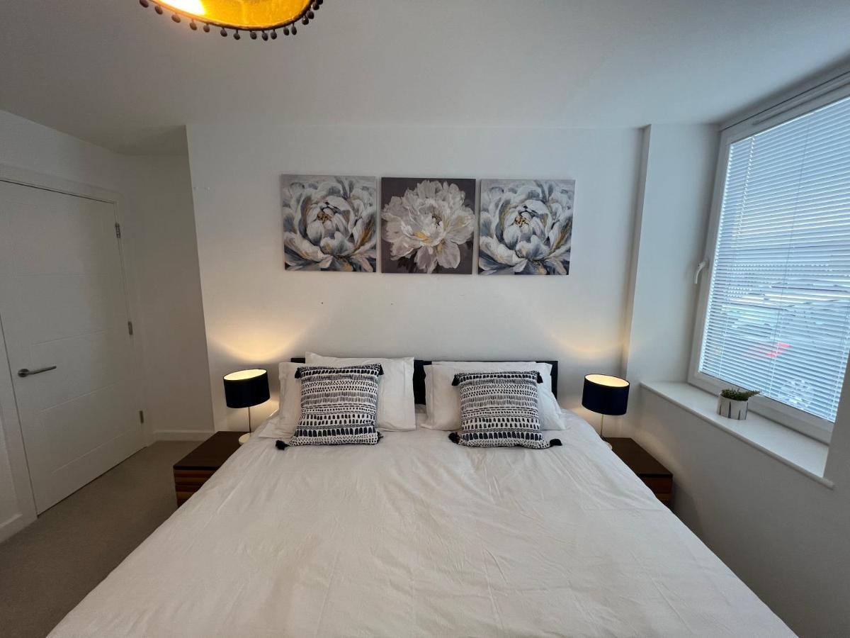 Modern 2 bedroom apt sleeps 6 - near Gloucester Eksteriør billede